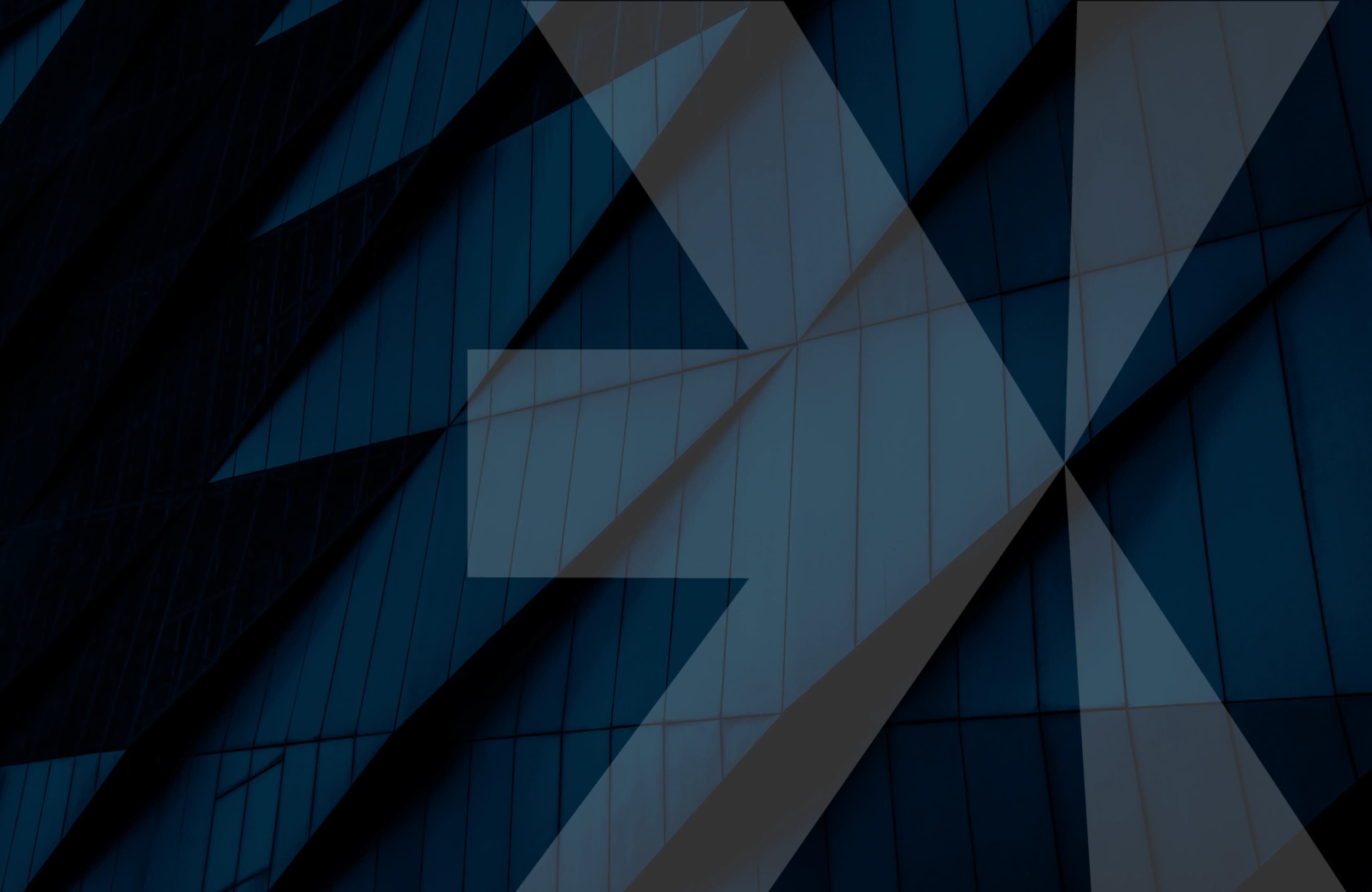 Equipo de consultoría financiera estratégica trabajando con startups y pymes